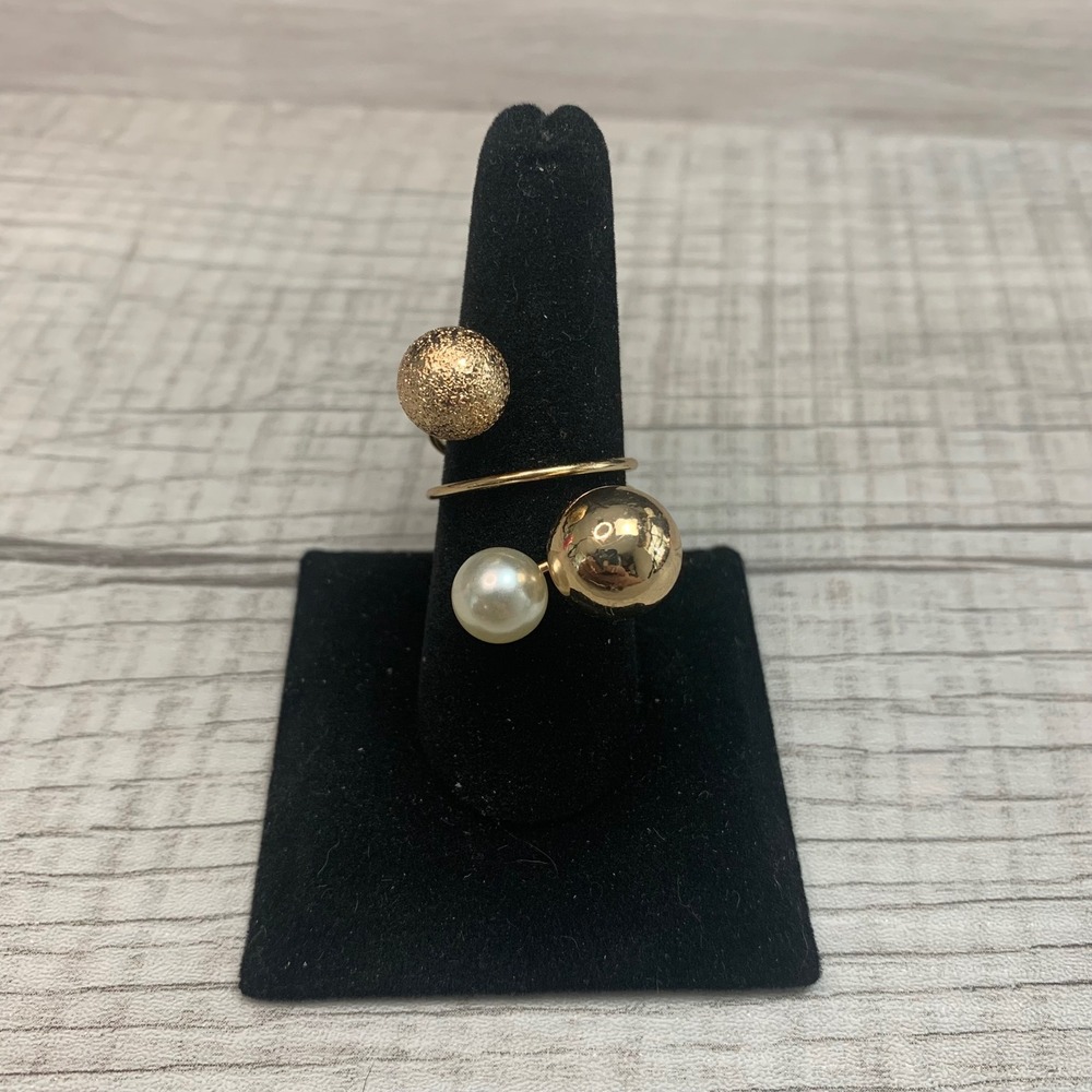Gold Tone Bypass Ring with Pearl and Textured Spheres Size 8.5 5582